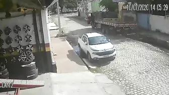 Man Crushed By His Own Truck In Brazil