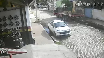 Man Crushed By His Own Truck In Brazil