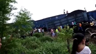 Idiot Electrocuted While Taking Selfie On Top Of Train