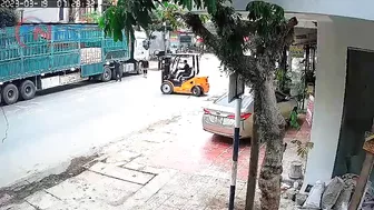 Motorcyclist Collides Head-on With Forklift