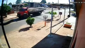 Motorcyclist Hits Truck And Gets Crushed