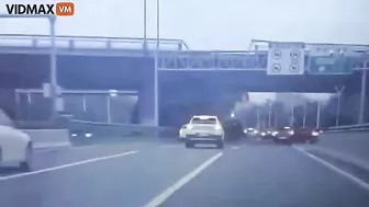 SUV Plunges From Detroit Overpass Onto Highway - Video - Vi