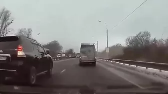 Two Trucks Collide On Highway, Completely Paralyzed