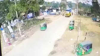 Truck Runs Over Cyclist's Head