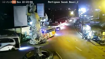 Truck With No Brakes Destroys Statue - Video - VidMax.com