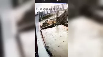Worker Crushed To Death By Overturned Excavator Bucket