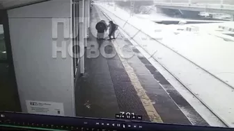 Teenager Boxed As A Joke, Lost Balance And Fell