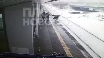 Teenager Boxed As A Joke, Lost Balance And Fell