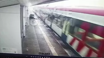 Teenager Boxed As A Joke, Lost Balance And Fell