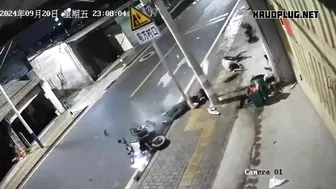 2 Injured In Collision Between Moped And Street Lamp