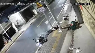 2 Injured In Collision Between Moped And Street Lamp