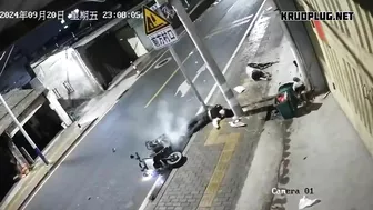 2 Injured In Collision Between Moped And Street Lamp
