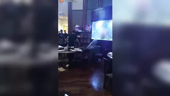 Huge Crack Appears In Aquarium At Houston Restaurant - Video -