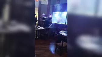 Huge Crack Appears In Aquarium At Houston Restaurant - Video -