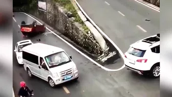 The Terrifying Moment Of A Hairpin Bend In The Mountains: The Car Flipped Over