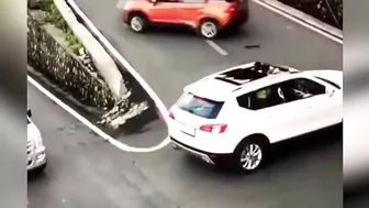 The Terrifying Moment Of A Hairpin Bend In The Mountains: The Car Flipped Over