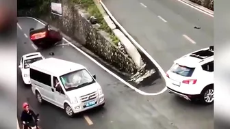 The Terrifying Moment Of A Hairpin Bend In The Mountains: The Car Flipped Over