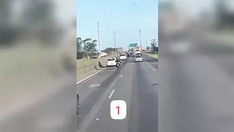 Motorcyclist Loses Head In Traffic Fight