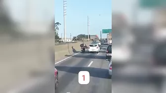 Motorcyclist Loses Head In Traffic Fight