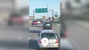 Motorcyclist Loses Head In Traffic Fight