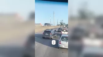 Motorcyclist Loses Head In Traffic Fight
