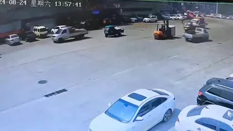 Unsuspecting Woman Crushed By Forklift