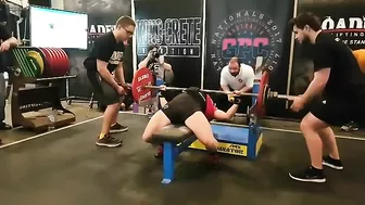 Something Goes Wrong With Female Weightlifters Wrist