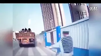 Unsecured heavy load falls off a truck and crushes a motorcyclist