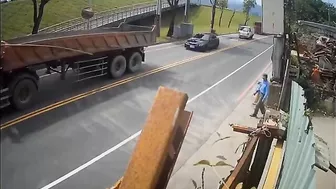Bicyclist Survives After Crashing Into Semi-trailer, Gets Head Stuck