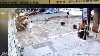 The Driver Picked Up A Woman Carrying Her Christmas Shopping Home