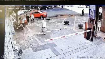 The Driver Picked Up A Woman Carrying Her Christmas Shopping Home