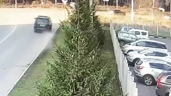 Drunk Russian Policeman Crashes Into Bus