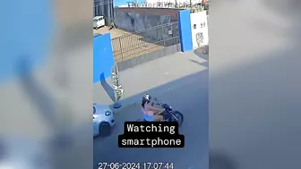 It Is Definitely Not Good For Girls To Look At Their Phones While Driving