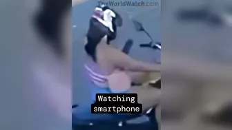 It Is Definitely Not Good For Girls To Look At Their Phones While Driving