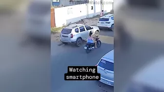 It Is Definitely Not Good For Girls To Look At Their Phones While Driving