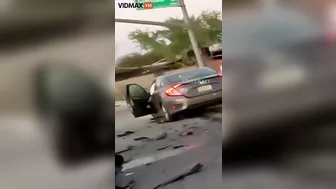 This Guy Crashed His $500,000 McLaren At An Intersection