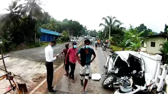 Man Miraculously Escapes After Car Crashes