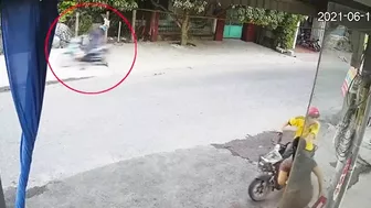 Motorcyclist Was So Busy Looking At Woman That He Ended Up Hitting His Face Into A Wall