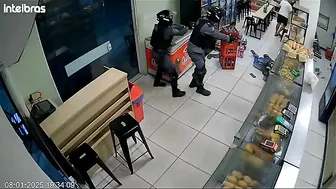 The Robbers Chose The Wrong Time And Place To Rob The Store