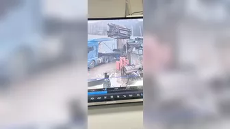 Chinese Worker Crushed To Death By Falling Pipeline