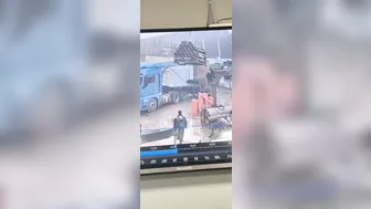 Chinese Worker Crushed To Death By Falling Pipeline
