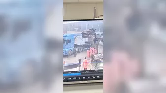 Chinese Worker Crushed To Death By Falling Pipeline