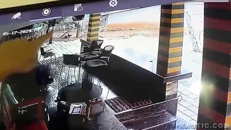 The Teacher Suddenly Fell From The Workbench And Died