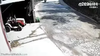 Follow The Bouncing Blue Ball
