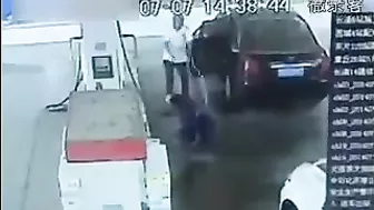 Idiot Gets Burned When He Sprays Gas Station Attendant With Oil