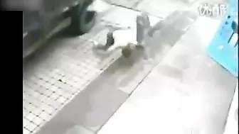 Instant Karma For Those Who Slash Their Tires