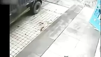 Instant Karma For Those Who Slash Their Tires