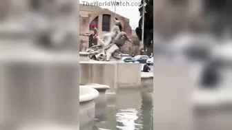 Italian Police Meet With African Migrants