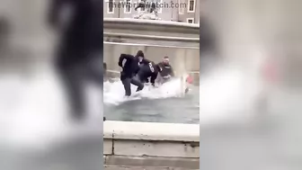 Italian Police Meet With African Migrants