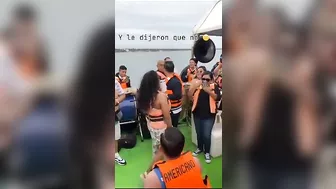 Man Proposes To Girlfriend In Front Of Boat While On Vacation
